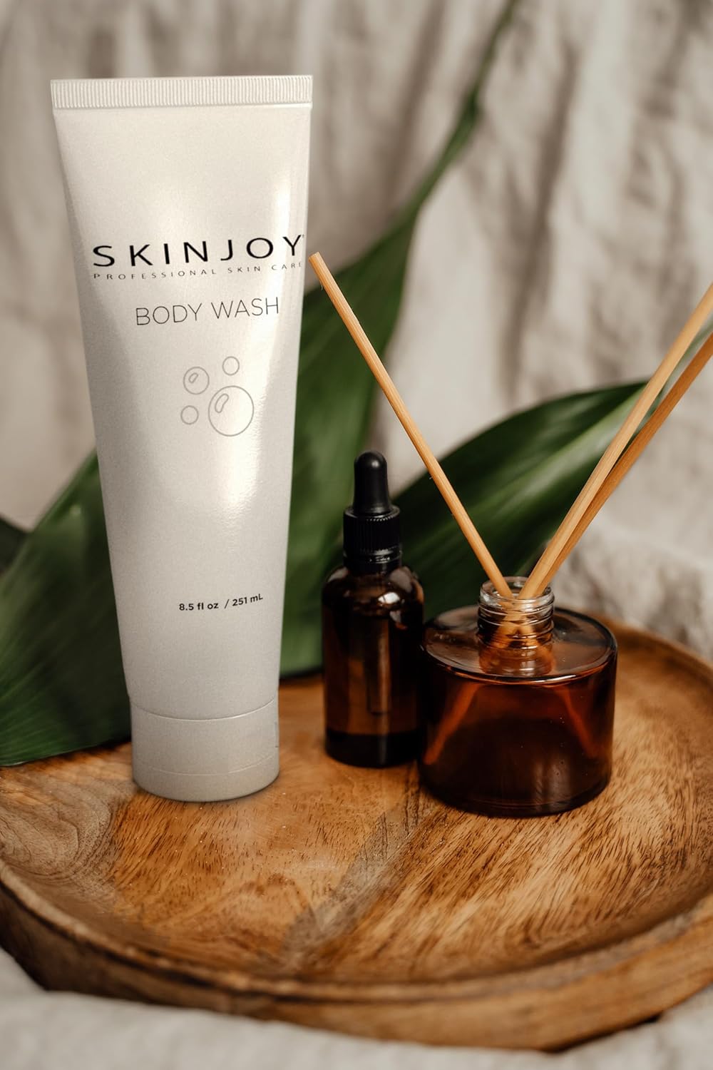 SKINJOY Body Wash – Moisturizing Natural Cleanser for Dry & Sensitive Skin with Aloe, Chamomile & Vitamin B5 (8.5oz)