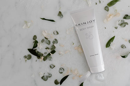 SKINJOY Body Wash – Moisturizing Natural Cleanser for Dry & Sensitive Skin with Aloe, Chamomile & Vitamin B5 (8.5oz)